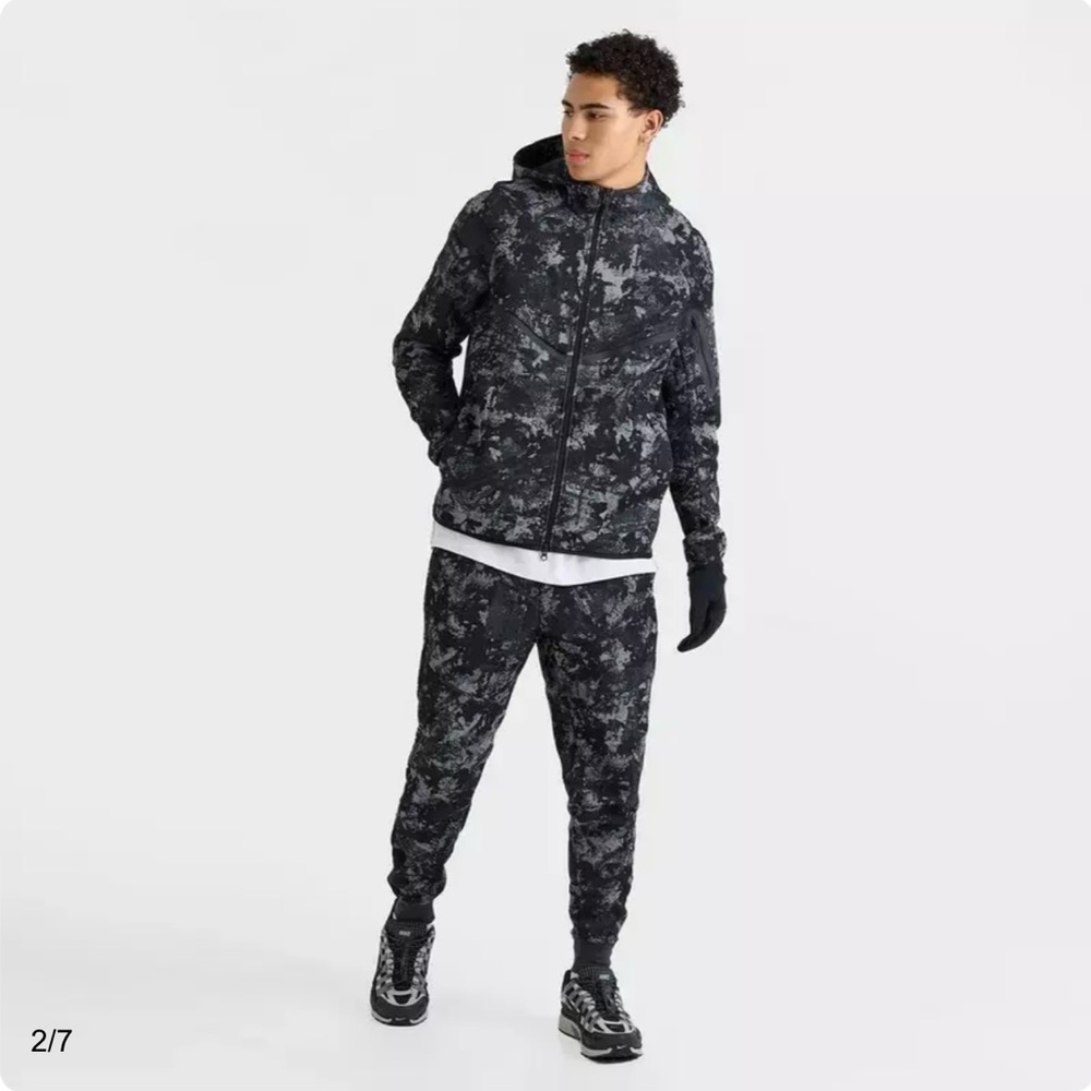 MEN'S NIKE TECH FLEECE CAMO WINDRUNNER FULL-ZIP HOODIE.(Size:XL)